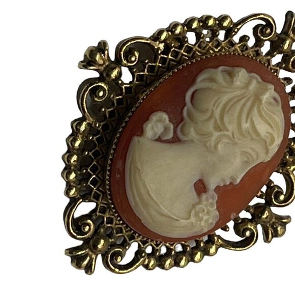 Vintage Cameo Brooch Pin Gold Tone Avon Pinback Opens Up Empty Glace Locket - Picture 14 of 16